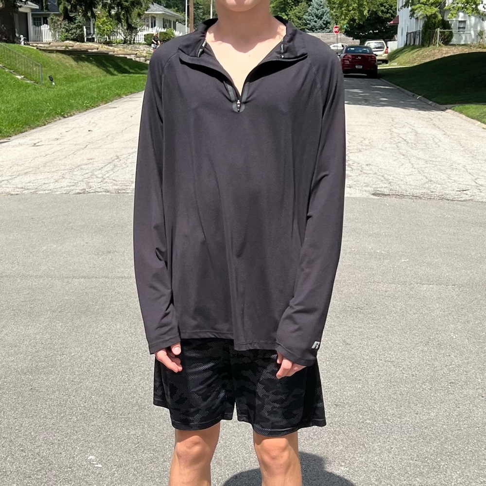 - Russell Athletic XL Black 1/4 Zip Tee! VGUC!!